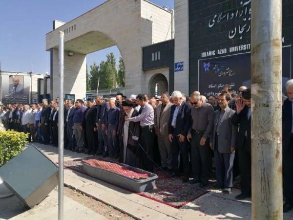 بر اثر کهولت سن و پس از یک دوره نقاهت:

استاد علی هشترودی سنیانگذار تربیت معلم در زنجان درگذشت 3