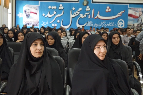 دکتر کاوه در مراسم تجلیل از فعالان فرهنگی- اجتماعی استان آذربایجان شرقی:

دانشجومحور بودن فعالیت های فرهنگی از مهمترین رویکردهای معاونت فرهنگی و اجتماعی دانشگاه فرهنگیان است 3