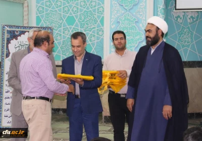 مراسم تجلیل از خادمان و فعالان عرصه نماز، قرآن و عترت پردیس های استان یزد برگزار شد.
