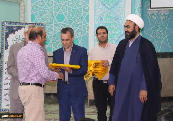 مراسم تجلیل از خادمان و فعالان عرصه نماز، قرآن و عترت پردیس های استان یزد برگزار شد.
 2