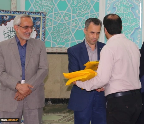 مراسم تجلیل از خادمان و فعالان عرصه نماز، قرآن و عترت پردیس های استان یزد برگزار شد.
 10