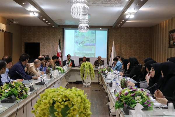 نشست مدیر کل و مسئولین حوزه فرهنگی دانشگاه با کارشناسان فرهنگی و اجتماعی