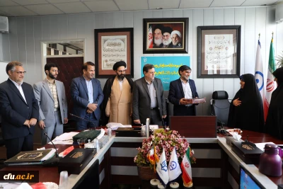 با اهداء لوح از سوی رییس دانشگاه:

تقدیر  از تلاش موثر معاون دانشجویی در تحکیم جایگاه و نقش سازنده سراهای دانشجویی