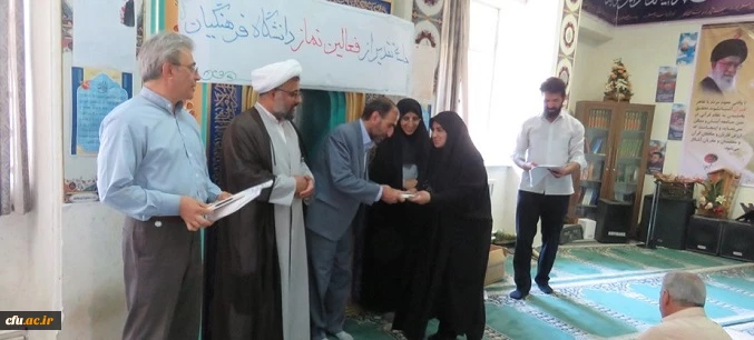 مراسم تجلیل از خادمان و فعالان نماز، قرآن و عترت پردیس های استان کرمانشاه برگزارشد. 4