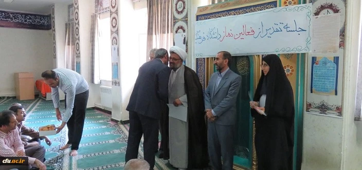 مراسم تجلیل از خادمان و فعالان نماز، قرآن و عترت پردیس های استان کرمانشاه برگزارشد. 5