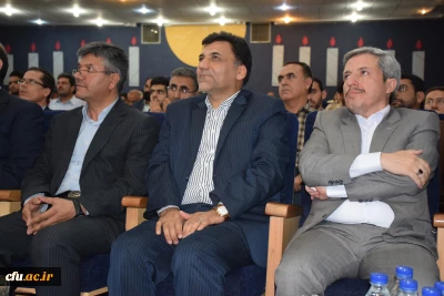 در دانشگاه فرهنگیان اصفهان:

بیست و نهمین جشنواره فرهنگی دانشجو معلمان در بخش هنری برگزیدگان خود را شناخت