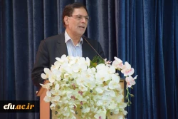 دانشجومعلمان نباید خودشان را محدود به محتویات کتاب ها و آموزش های دوران تحصیل کنند