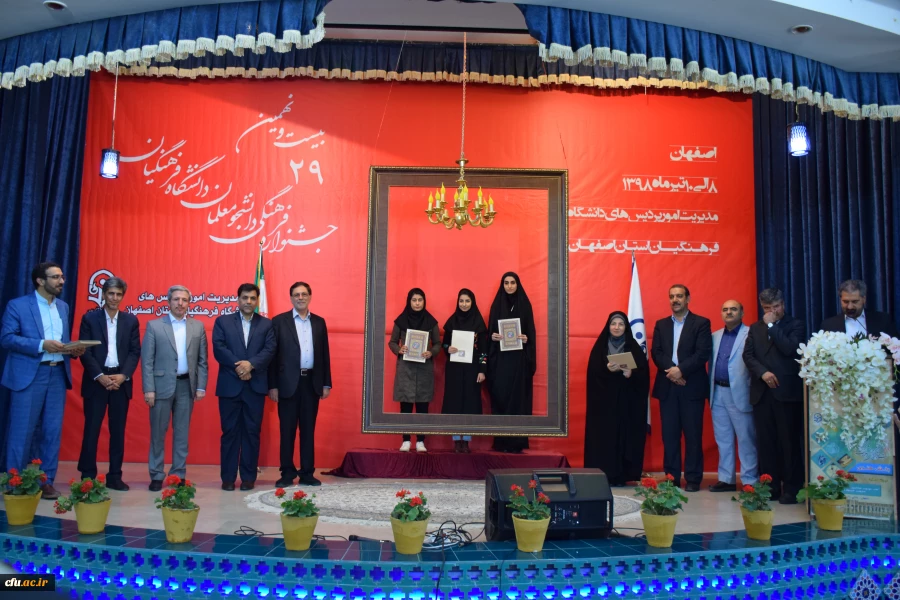 دانشجومعلمان نباید خودشان را محدود به محتویات کتاب ها و آموزش های دوران تحصیل کنند