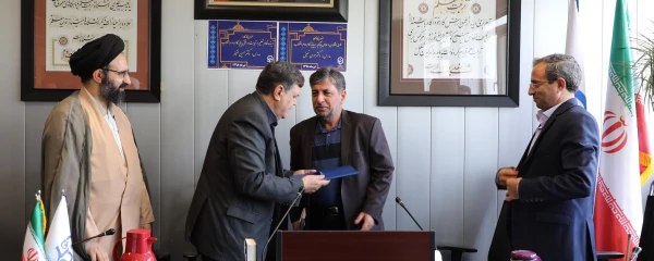 دکتر موسی نجفی در نشست مدیران سازمان مرکزی عنوان کرد:

نقش پر اهمیت تعلیم و تربیت در دو مولفه جنبش نرم افزاری و سبک زندگی  در بیانیه گام دوم 2