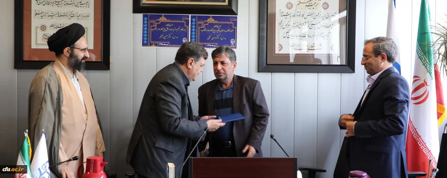 دکتر موسی نجفی در نشست مدیران سازمان مرکزی عنوان کرد:

نقش پر اهمیت تعلیم و تربیت در دو مولفه جنبش نرم افزاری و سبک زندگی  در بیانیه گام دوم 2