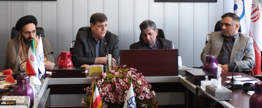 دکتر خنیفردر نشست مدیران دانشگاه با محوریت گام دوم انقلاب:

بیانیه گام دوم انقلاب، برخودسازی و ابر نظریه نظام انقلاب اسلامی و نتیجه آن ایجاد تمدن اسلامی است 2