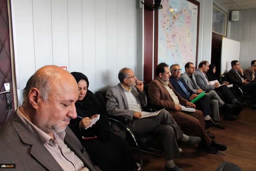 دکتر خنیفردر نشست مدیران دانشگاه با محوریت گام دوم انقلاب:

بیانیه گام دوم انقلاب، برخودسازی و ابر نظریه نظام انقلاب اسلامی و نتیجه آن ایجاد تمدن اسلامی است 5