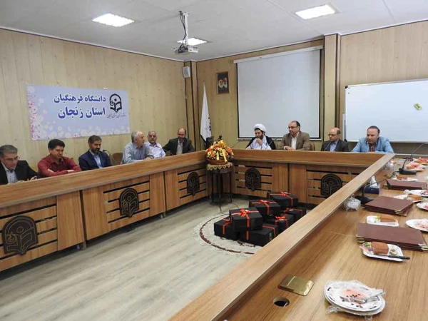 در دانشگاه فرهنگیان استان زنجان برگزار شد:

جلسه تکریم و تقدیر از بازنشستگان دانشگاه 2