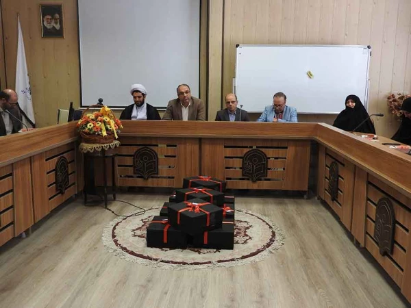 در دانشگاه فرهنگیان استان زنجان برگزار شد:

جلسه تکریم و تقدیر از بازنشستگان دانشگاه 9