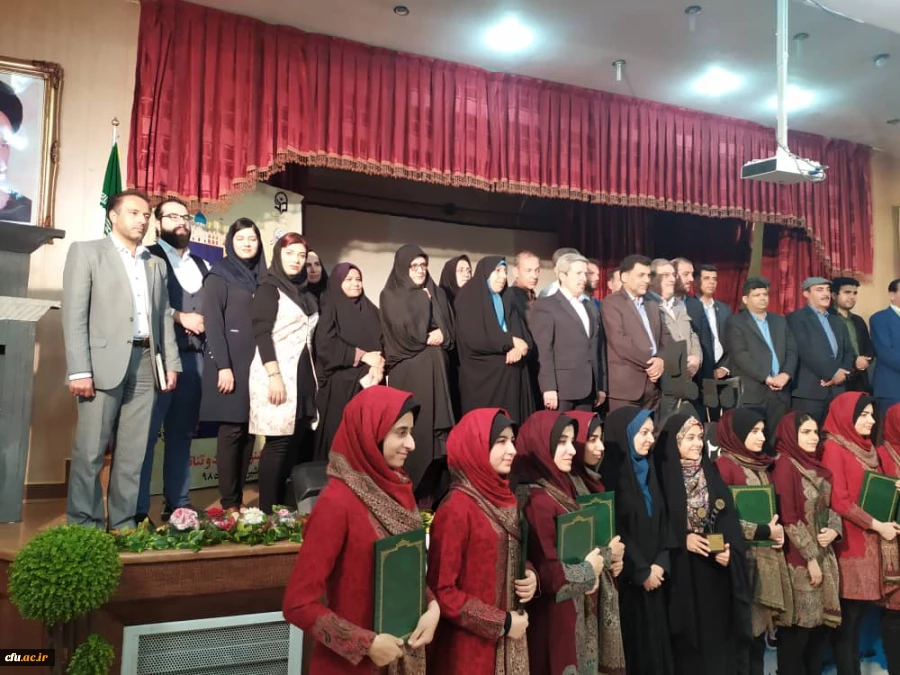 مراسم اختتامیه بیست و نهمین دوره مسابقات فرهنگی دانشجومعلمان دانشگاه فرهنگیان سراسر کشور در بخش هنرهای نمایشی خواهران با معرفی گروه های برتردر شیراز پایان یافت. 4