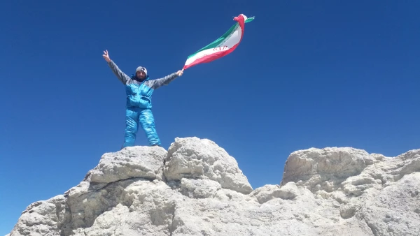 صعود افتخارآفرین آقای مهندس رضایی، سرپرست مرکز هوشمندسازی دانشگاه فرهنگیان به قله دماوند 3