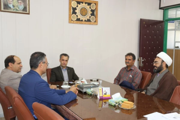 دیدار فرماندار شهرستان ابرکوه با مدیر پردیس های استان یزد
 3