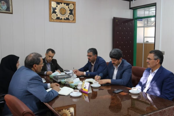 دیدار معاون آموزش ابتدایی اداره کل آموزش و پرورش استان با مدیر پردیس های استان یزد
 3