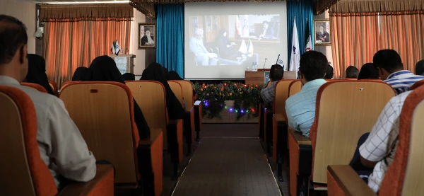 دکتر علم معاون امور دانشجویی داخل سازمان امور دانشجویان  وزارت علوم، تحقیقات و فناوری: 

دانشجویان نمونه، فرصت ناب تحقیقاتی می باشند که باید از ایده های آنان استفاده کرد 2