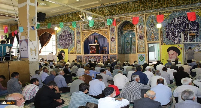 رئیس دانشگاه فرهنگیان استان لرستان سخنران پیش از خطبه های نماز جمعه شهرستان خرم آباد بود.