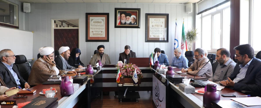 دکتر خنیفر در نشست با مدیران مدارس اسلامی عنوان کرد:

معلم باید تربیت دینی داشته، تا برای نسل آینده پیام دینی داشته باشد 2