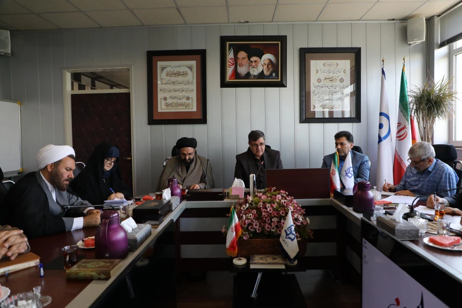 دکتر خنیفر در نشست با مدیران مدارس اسلامی عنوان کرد:

معلم باید تربیت دینی داشته، تا برای نسل آینده پیام دینی داشته باشد 2