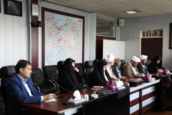 دکتر خنیفر در نشست با مدیران مدارس اسلامی عنوان کرد:

معلم باید تربیت دینی داشته، تا برای نسل آینده پیام دینی داشته باشد 5