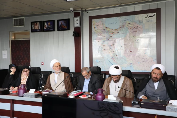 دکتر خنیفر در نشست با مدیران مدارس اسلامی عنوان کرد:

معلم باید تربیت دینی داشته، تا برای نسل آینده پیام دینی داشته باشد 6