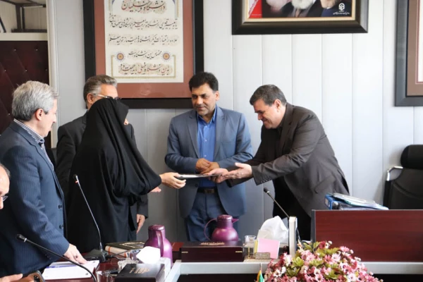 دکتر خنیفر در مراسم تجلیل از میزبانان جشنوارهای فرهنگی واجتماعی دانشگاه :

استعدادهای معلمی وشخصیتی در جشنواره های فرهنگی واجتماعی کشف می شود  2