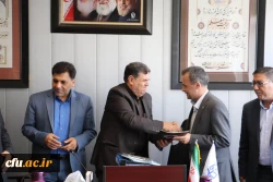 دکتر خنیفر در مراسم تجلیل از میزبانان جشنوارهای فرهنگی واجتماعی دانشگاه :

استعدادهای معلمی وشخصیتی در جشنواره های فرهنگی واجتماعی کشف می شود 2