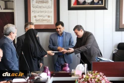 دکتر خنیفر در مراسم تجلیل از میزبانان جشنوارهای فرهنگی واجتماعی دانشگاه :

استعدادهای معلمی وشخصیتی در جشنواره های فرهنگی واجتماعی کشف می شود 2