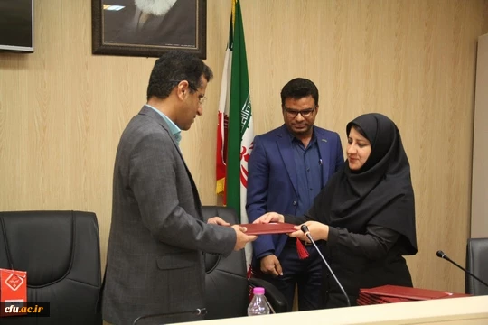 نشست خبری مدیریت امور پردیس های استان هرمزگان با اصحاب رسانه و تجلیل از خبرنگاران حوزه دانشگاه
 3