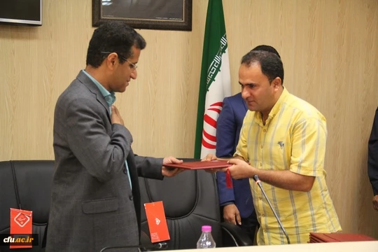 نشست خبری مدیریت امور پردیس های استان هرمزگان با اصحاب رسانه و تجلیل از خبرنگاران حوزه دانشگاه
 4