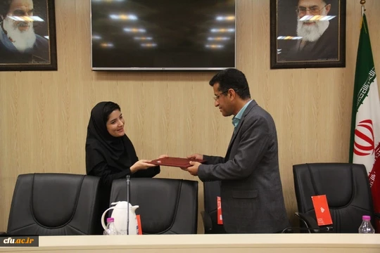 نشست خبری مدیریت امور پردیس های استان هرمزگان با اصحاب رسانه و تجلیل از خبرنگاران حوزه دانشگاه
 5