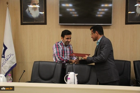 نشست خبری مدیریت امور پردیس های استان هرمزگان با اصحاب رسانه و تجلیل از خبرنگاران حوزه دانشگاه
 6