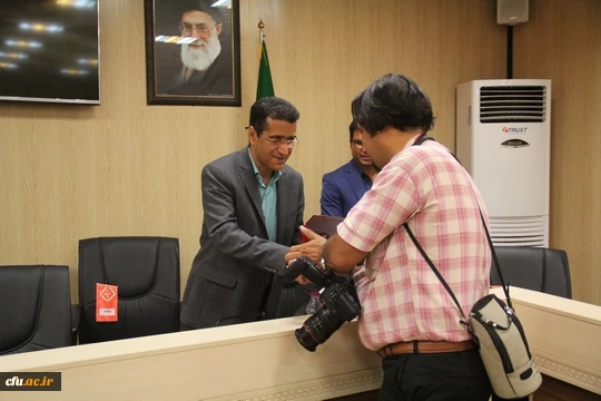 نشست خبری مدیریت امور پردیس های استان هرمزگان با اصحاب رسانه و تجلیل از خبرنگاران حوزه دانشگاه
 7