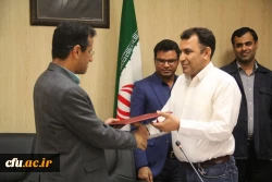 نشست خبری مدیریت امور پردیس های استان هرمزگان با اصحاب رسانه و تجلیل از خبرنگاران حوزه دانشگاه
 8