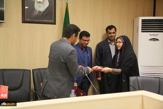 نشست خبری مدیریت امور پردیس های استان هرمزگان با اصحاب رسانه و تجلیل از خبرنگاران حوزه دانشگاه
 9