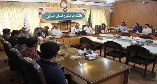 کاشی معاون هماهنگی پردیس های استان همدان در نشست صمیمی با نیروهای شرکتی:
کار در حوزه خدمات سخت و دشوار و در عین حال ارزشمند است