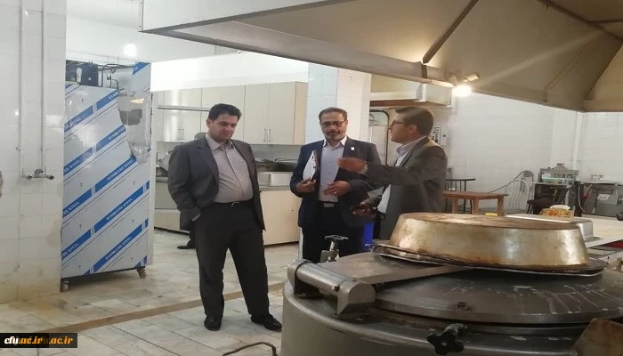 دکتر روشندل معاون آموزشی و تحصیلات تکمیلی دانشگاه فرهنگیان و هیات همراه از فضاهای آموزشی، فرهنگی، ورزشی و سراهای دانشجویی مرکز امام خمینی (ره) سلماس بازدید نمودند 6