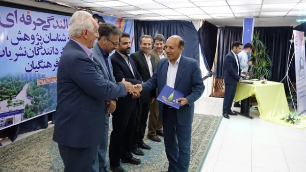 آیین تجلیل از برگزیدگان نکوداشت یکصد سال تربیت معلم در ایران در دانشگاه فرهنگیان کردستان برگزار گردید 11