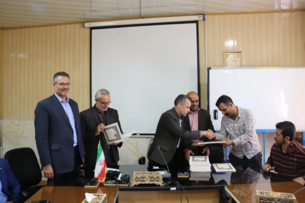 مراسم تکریم و تجلیل از تلاش های نیروهای شرکتی دانشگاه فرهنگیان یزد
 4