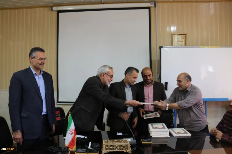 مراسم تکریم و تجلیل از تلاش های نیروهای شرکتی دانشگاه فرهنگیان یزد
 5