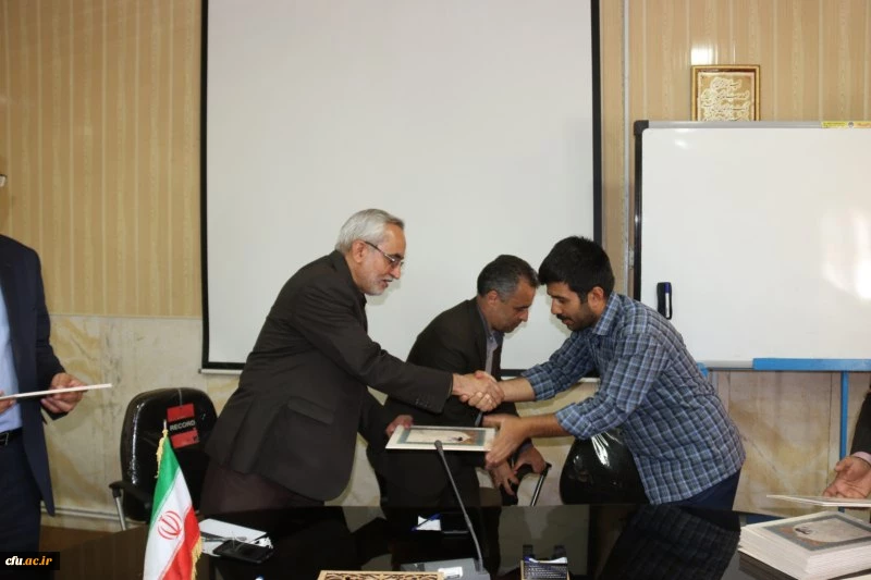 مراسم تکریم و تجلیل از تلاش های نیروهای شرکتی دانشگاه فرهنگیان یزد
 7