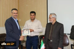 مراسم تکریم و تجلیل از تلاش های نیروهای شرکتی دانشگاه فرهنگیان یزد
 8