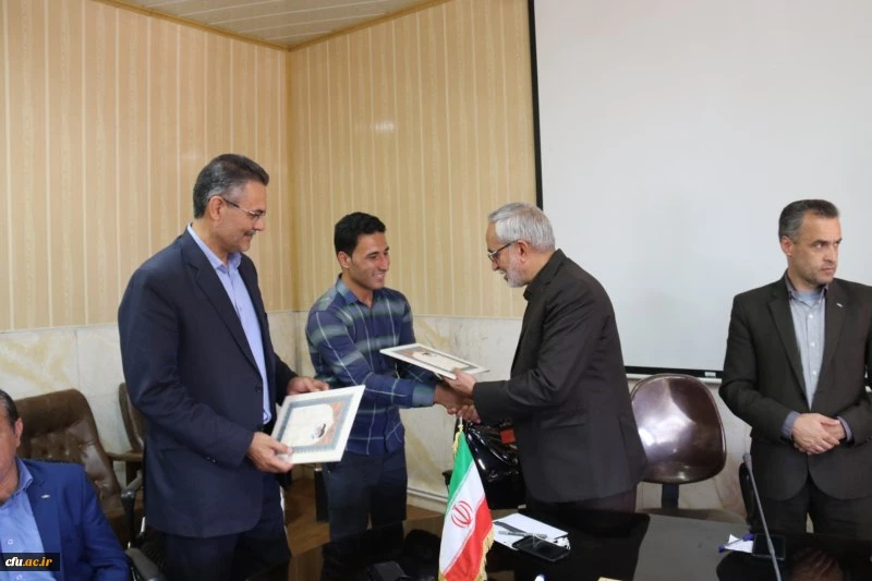 مراسم تکریم و تجلیل از تلاش های نیروهای شرکتی دانشگاه فرهنگیان یزد
 10