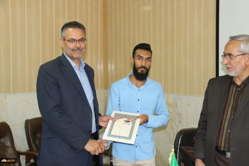 مراسم تکریم و تجلیل از تلاش های نیروهای شرکتی دانشگاه فرهنگیان یزد
 11