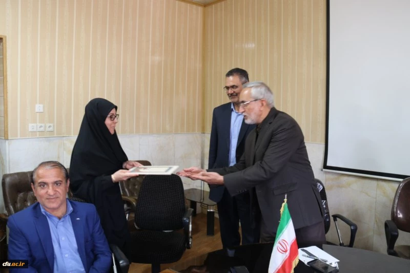 مراسم تکریم و تجلیل از تلاش های نیروهای شرکتی دانشگاه فرهنگیان یزد
 17