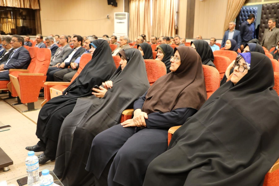 نشست صمیمی رییس دانشگاه فرهنگیان و کارکنان برگزار شد 3