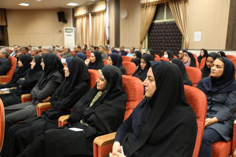 نشست صمیمی رییس دانشگاه فرهنگیان و کارکنان برگزار شد 4